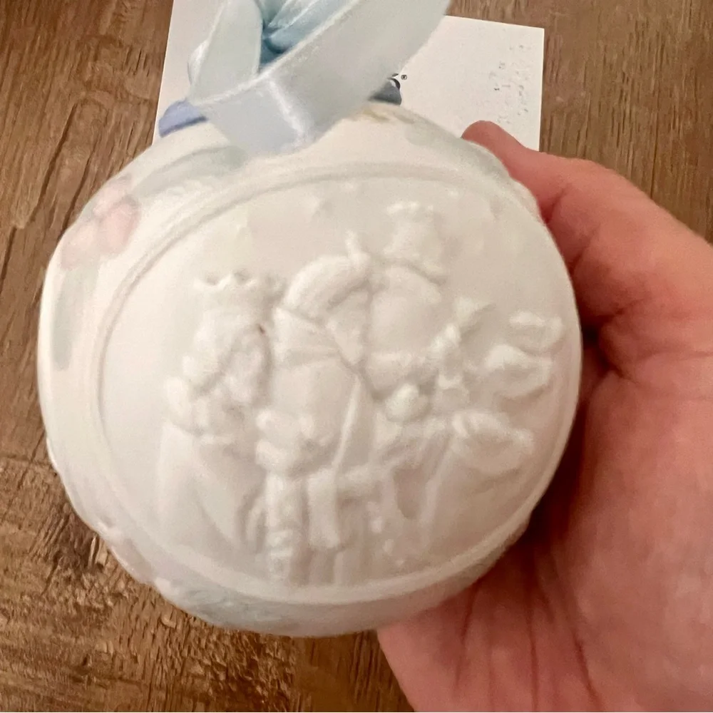 Lladro Bola Navidad 1993‎ Christmas Holiday Porcelain Ball Ornament 16009 Boxed